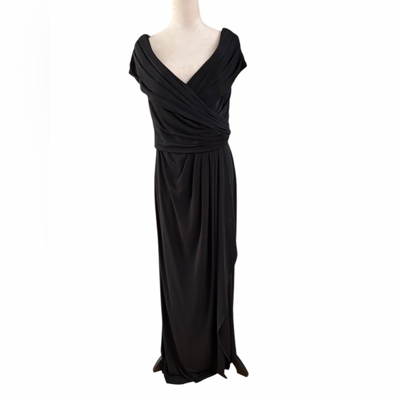 La Femme Ruched Jersey Long Gown with V-neckline black Dress - Picture 4 of 11